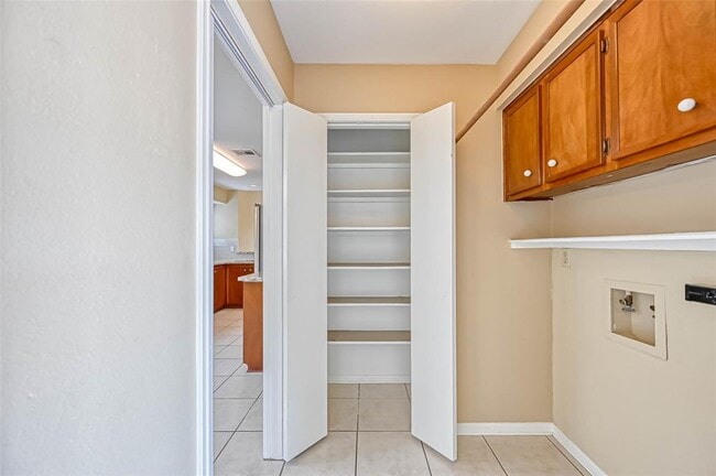 Building Photo - 2223 Kinbrook Dr