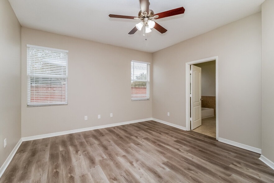 Building Photo - 513 Bella Rosa Cir