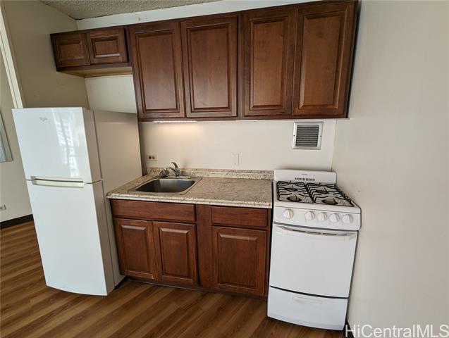 Building Photo - 750 Amana St