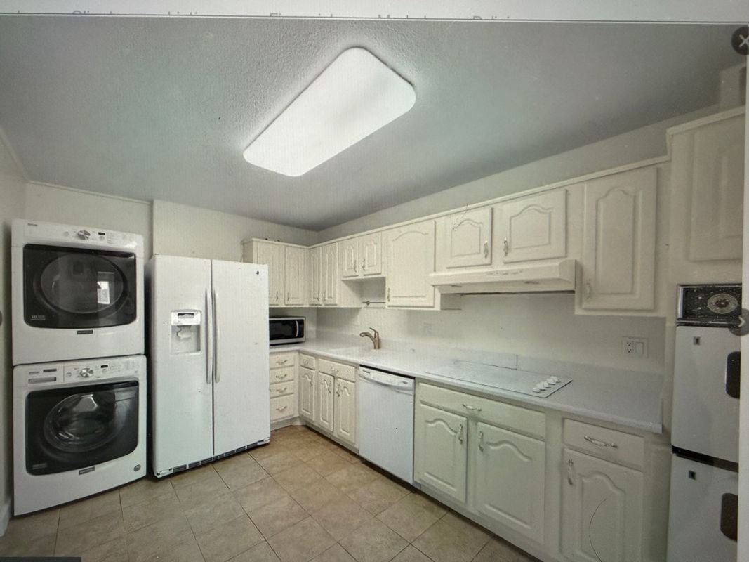 Building Photo - 8360 Greensboro Dr