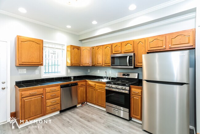 Building Photo - Charming 2-Bedroom Townhome