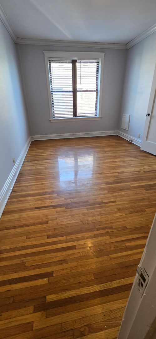 Building Photo - Charming Top Floor Penthouse Condo with Vi...
