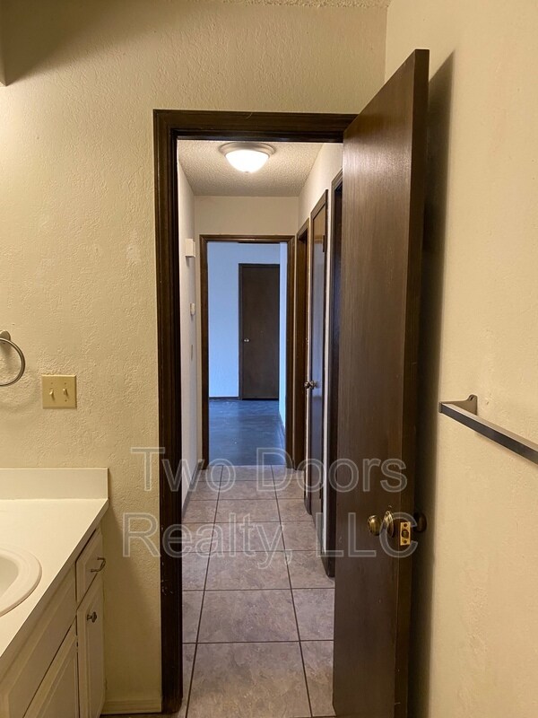 Building Photo - 3013 Gwendolyn Ln