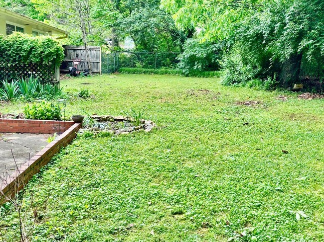 Building Photo - 2534 Avalon Cir