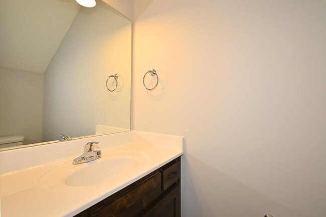 Building Photo - 3 Bedroom, 2.5 Bath Duplex