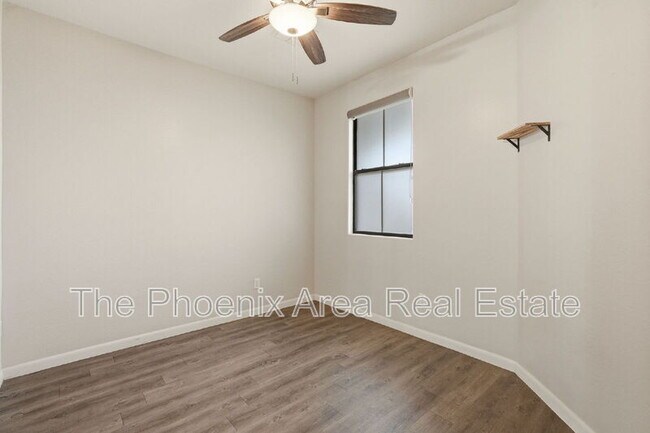 Building Photo - 2090 S Dorsey Ln