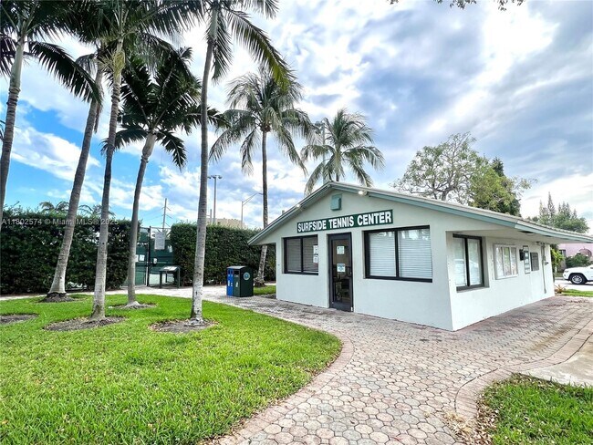 Building Photo - 8816 Collins Ave