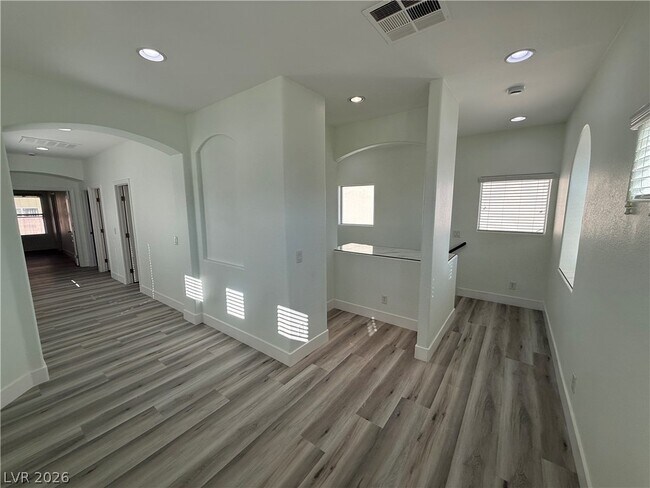 Building Photo - 5568 Jelsma Ave