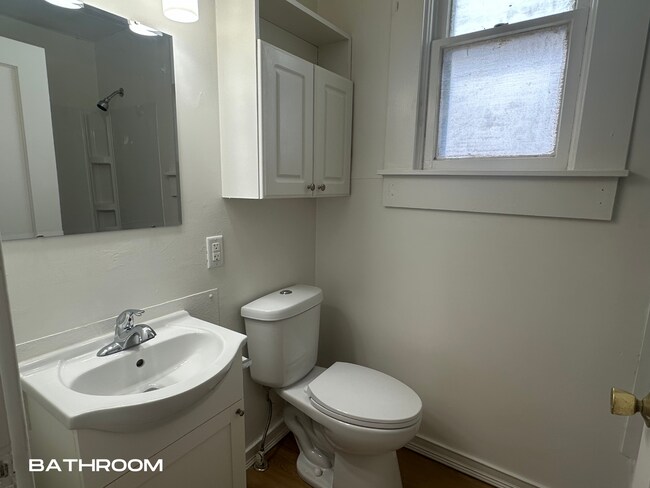 Building Photo - 1904