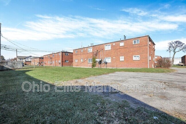 Building Photo - 3605 Cushing Dr