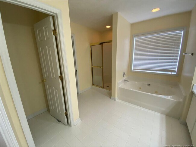 Building Photo - 6501 Ryefield Dr
