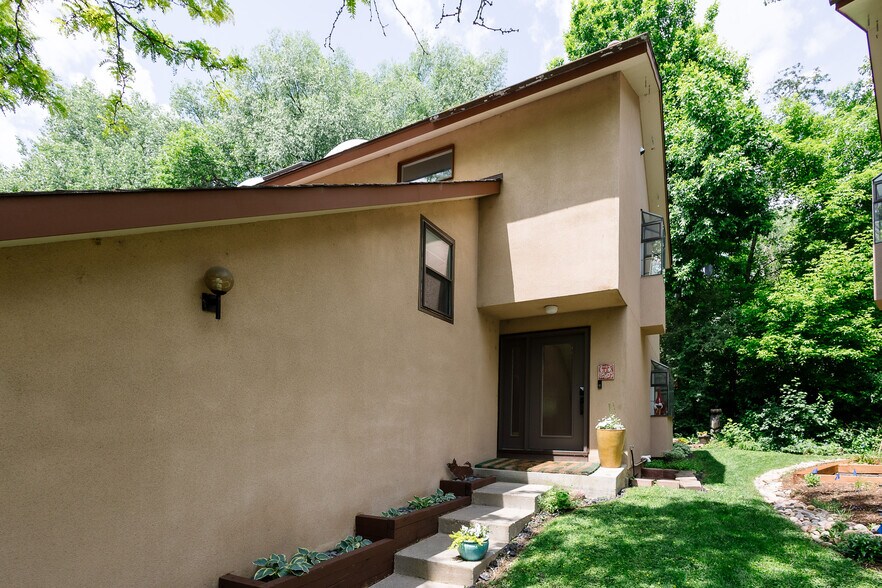 Building Photo - 277 Spruce Ct