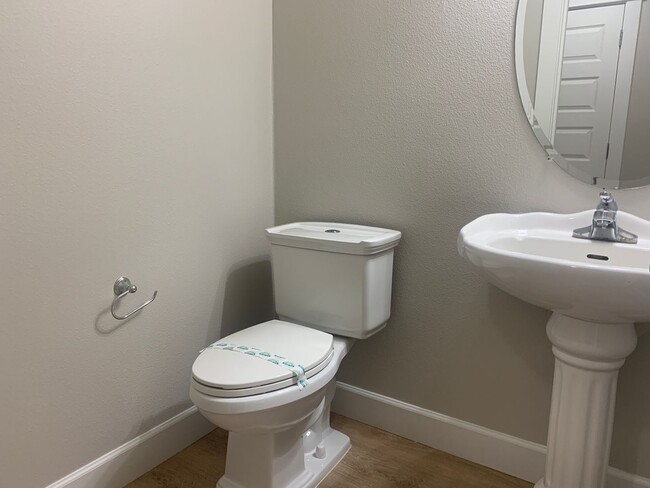 Building Photo - Townhome in Highly desired  Camas -Lacamas...