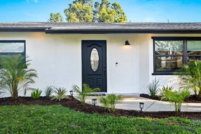 Building Photo - 1311 Cypress Ave