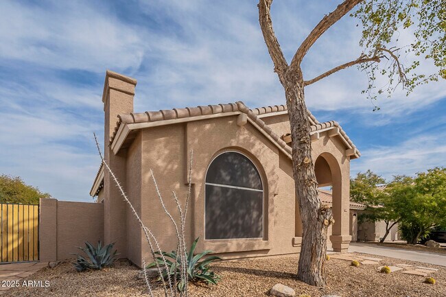 Building Photo - 9102 E Siesta Ln