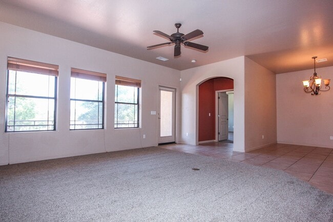 Building Photo - Willow Hills Home