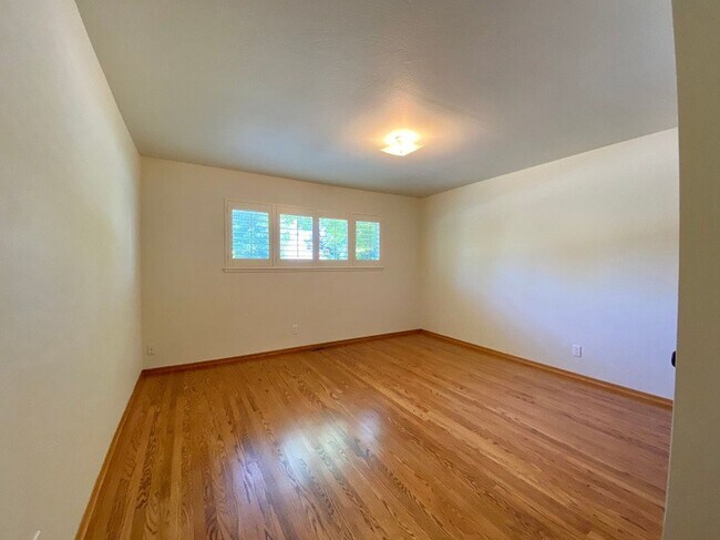 Building Photo - Beautifully Renovated 2-Bedroom Duplex Near Downtown Napa & Fuller Park