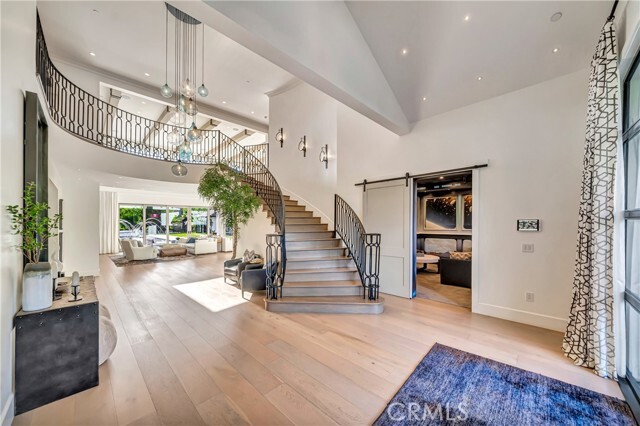 Building Photo - 2037 Delphine Ln