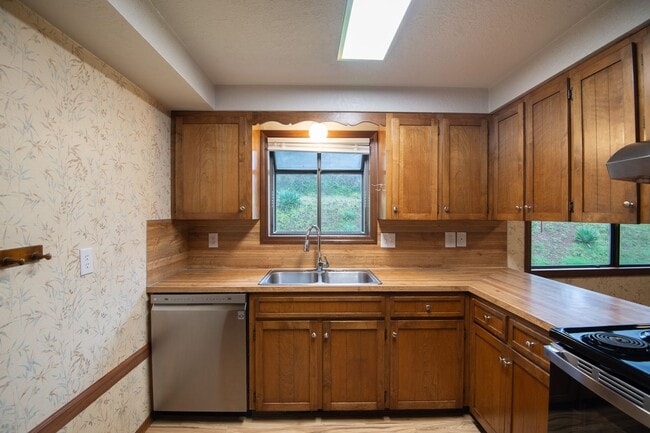 Building Photo - 3 bed, 2 bath Single-level home in Stayton, Oregon