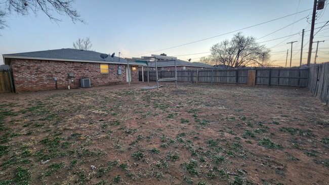 Building Photo - FOR LEASE - 2/2/1  - NORTH LUBBOCK