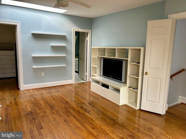 Building Photo - 4416 Lingan Rd NW