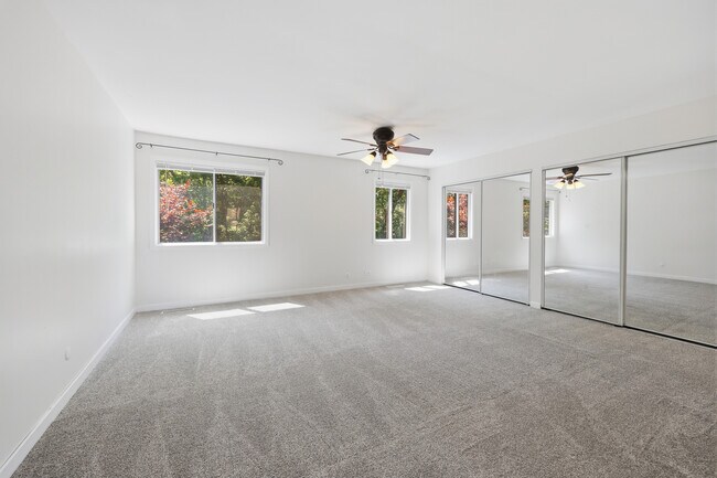Building Photo - 1542 Anderson Ln