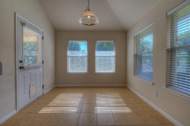 Building Photo - Classic Single Story Home In Beautiful Hil...
