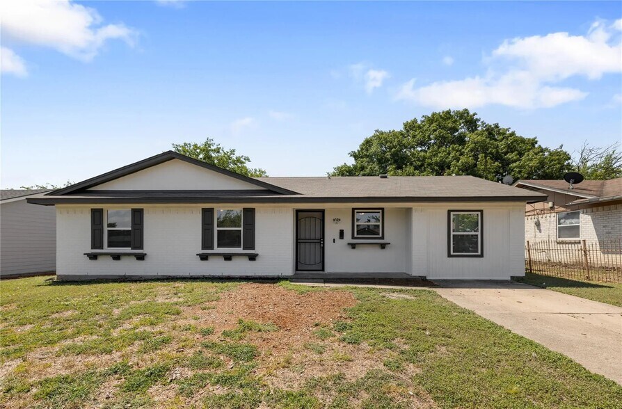 Front view - 3536 Softcloud Dr