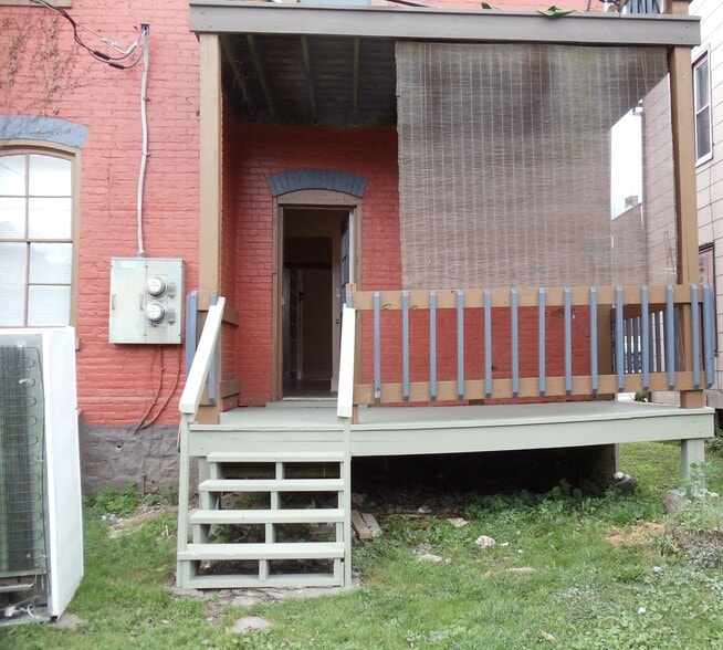 Building Photo - 722 Grace St