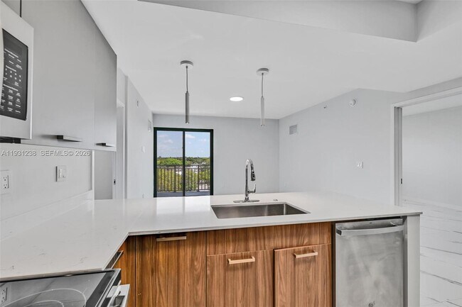 Building Photo - 840 NE 130th St