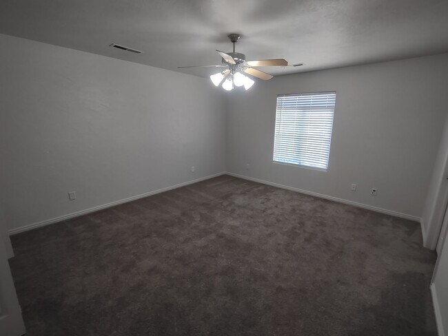 Building Photo - Fox Cove Unit