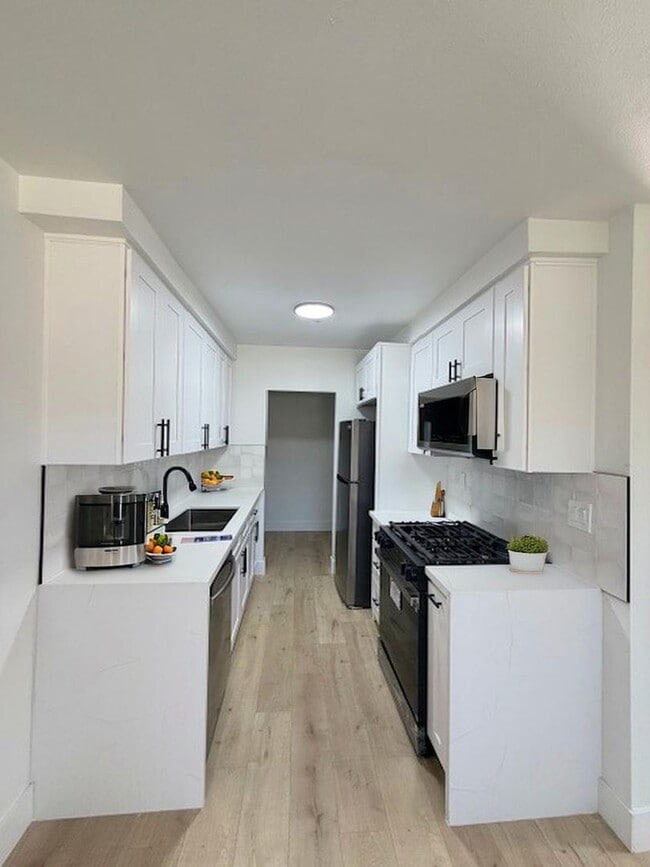 Building Photo - 7566 Fillmore Dr
