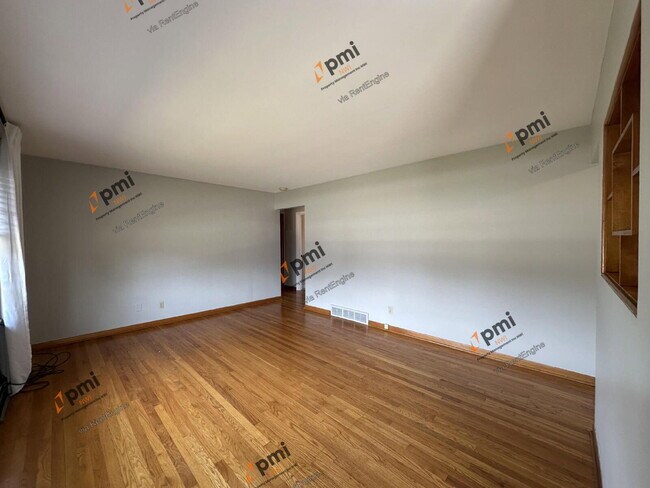 Building Photo - 1137 N Jay Ave