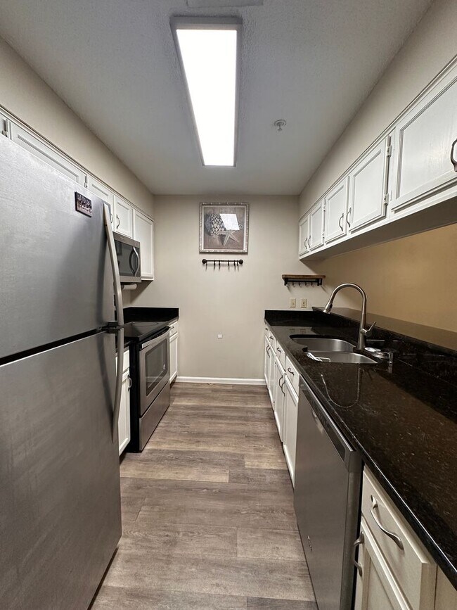 Building Photo - 50% OFF FIRST MONTHS RENT---- Condo in Miramar Beach