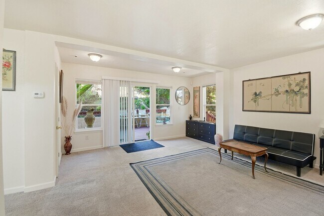 Building Photo - 9028 Burr St