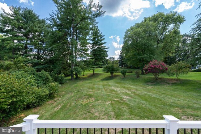 Building Photo - 1213 Clearfield Cir