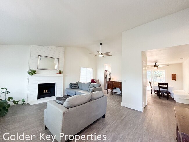 Building Photo - Beautiful move-in ready home in Guajome Park Estates!