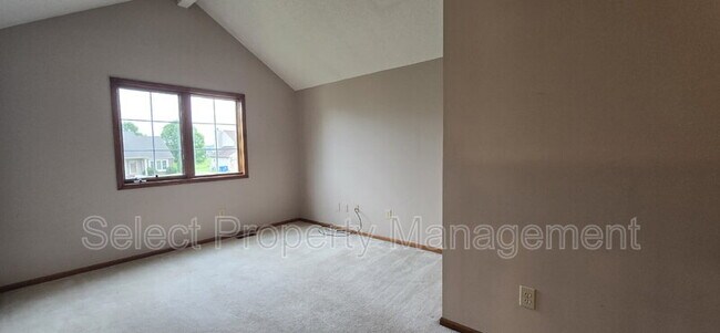 Building Photo - 3120 Pinoak Ct