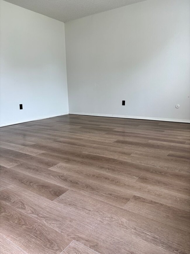 Building Photo - 2BD/1BA | Large Yard | Large Pets Welcome!