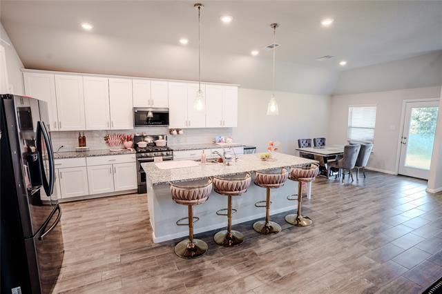 Building Photo - 404 Eaton Dr