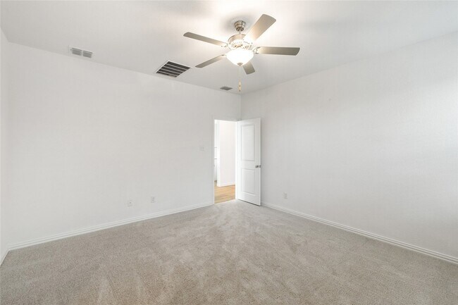 Building Photo - 4905 Woodloch Dr