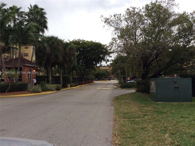 Building Photo - 8353 Lake Dr