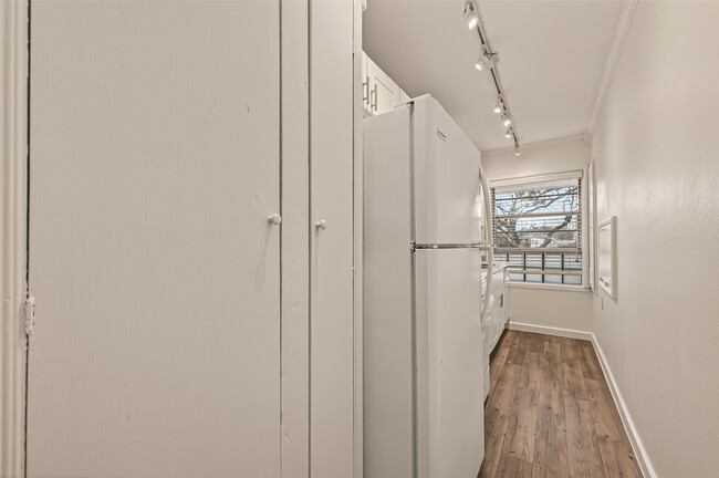 Building Photo - 2021 Southgate Blvd