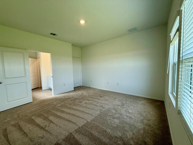 Building Photo - 306 Camargue Dr