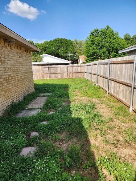 Building Photo - 6215 Cedar Ln