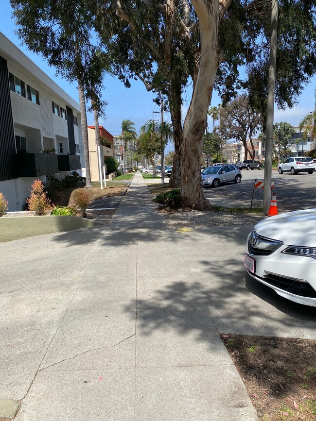 Building Photo - 405 N Broadway