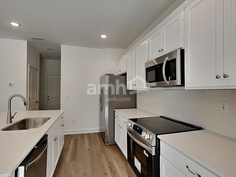 Building Photo - 1135 Livengood Wy