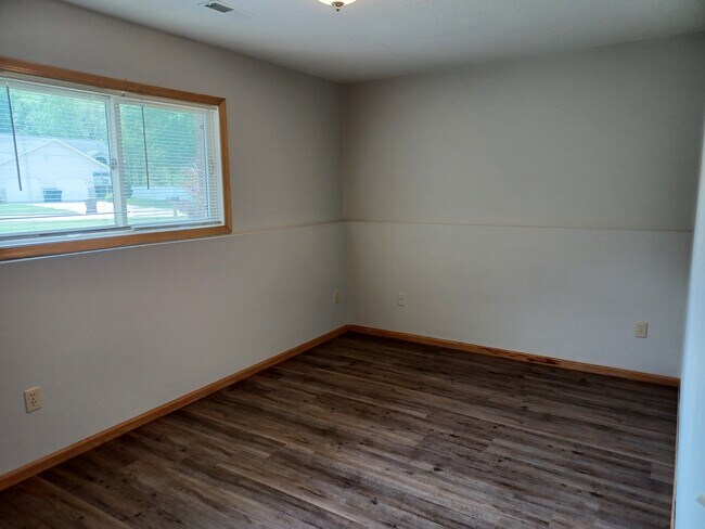 Building Photo - 130 Rhyme St