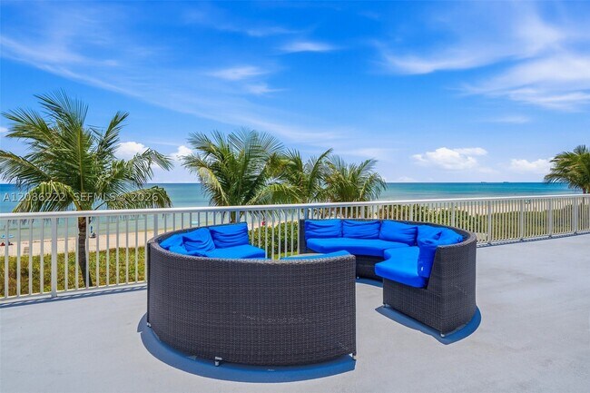 Building Photo - 5401 Collins Ave