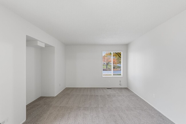 Building Photo - Freshly Updated 3-Bedroom Home with Fenced...